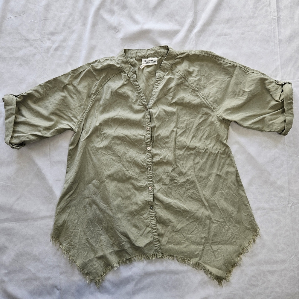 Hester & Orchard Womens L Green Fray Hem Button Down Roll Tab Sleeves Top Shirt